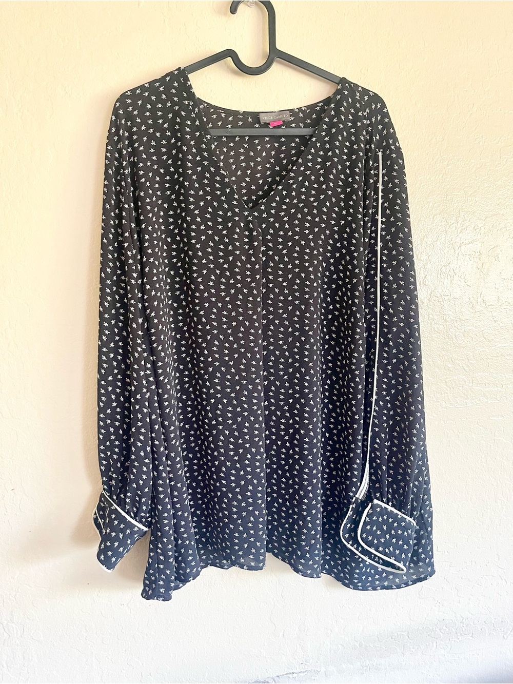 Vince Camuto Black Long-Sleeve V-Neck Blouse with White Micro Print
